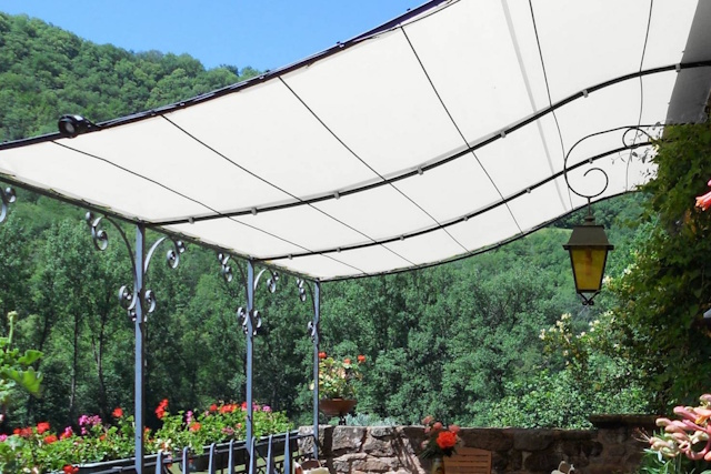 Voile ombrage pour tonnelle - Fenêtre sur les Alpilles