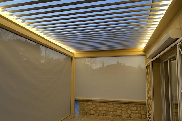 entreprise pergola bioclimatique sur mesure - Fenêtre sur les Alpilles