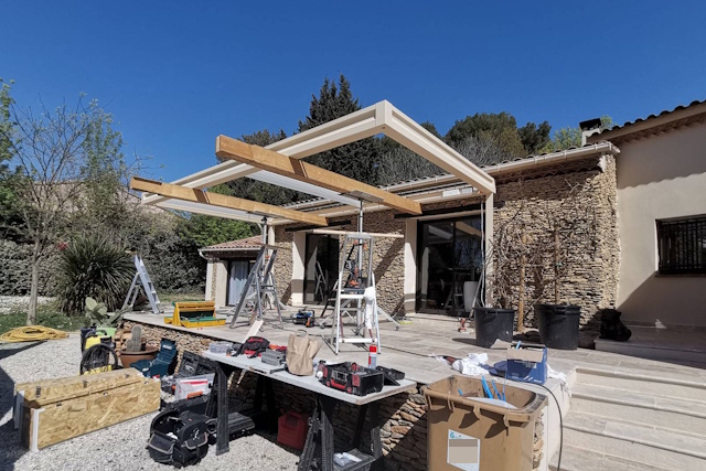 entreprise pergola sur mesure - Fenêtre sur les Alpilles