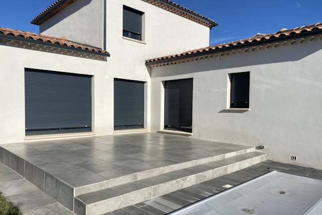 entreprise volet roulant sur mesure - Fenêtre sur les Alpilles