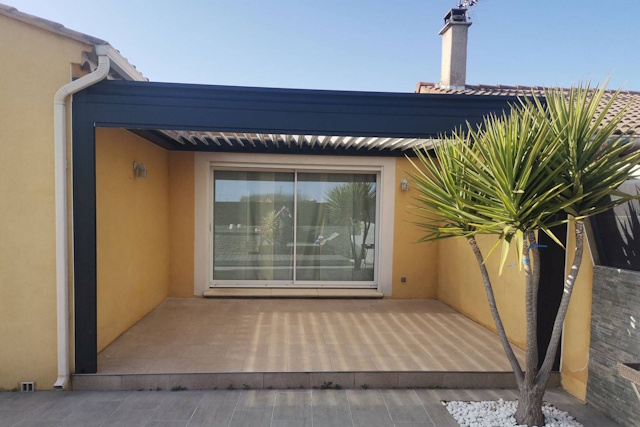 installateur baie vitrée sur mesure - Fenêtre sur les Alpilles