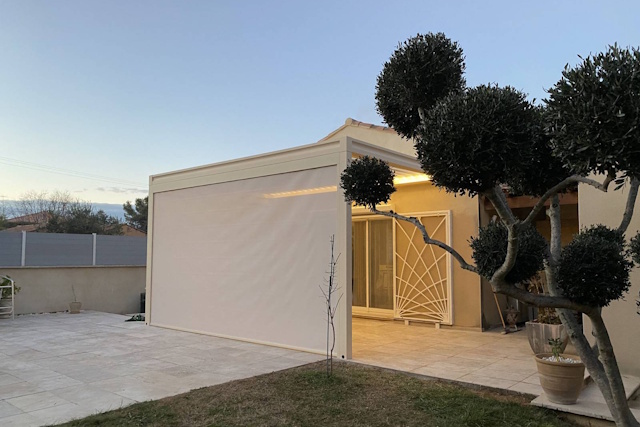 installateur de pergola bioclimatique sur mesure - Fenêtre sur les Alpilles