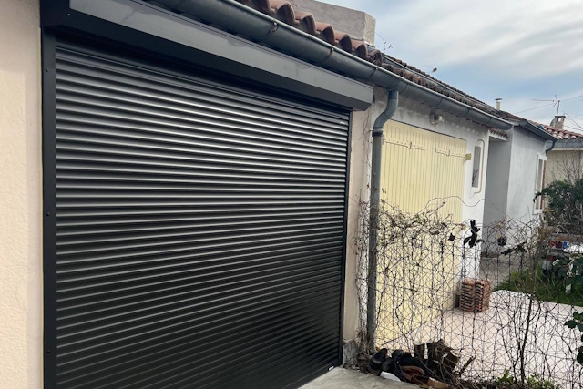 installateur porte de garage enroulable - Fenêtre sur les Alpilles