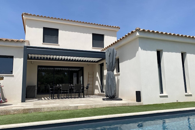 installation menuiseries aluminium - Fenêtre sur les Alpilles