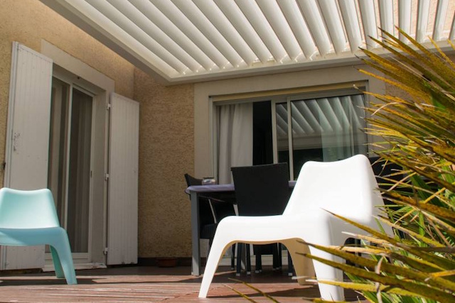 moustiquaire sur mesure Bouches-du-Rhône Vaucluse Gard - Fenêtre sur les Alpilles