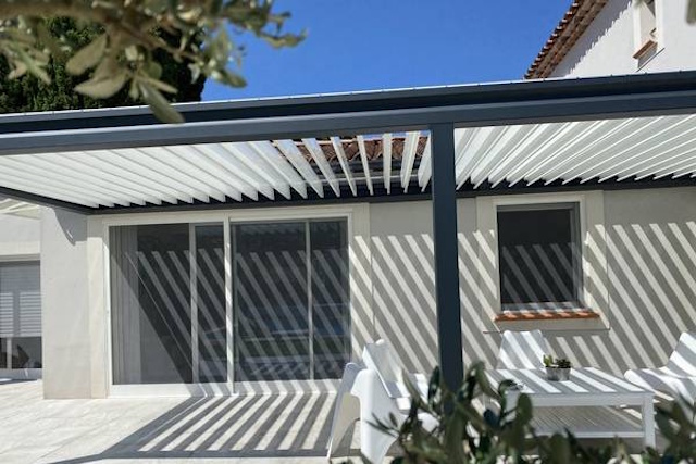 moustiquaire sur mesure - Fenêtre sur les Alpilles