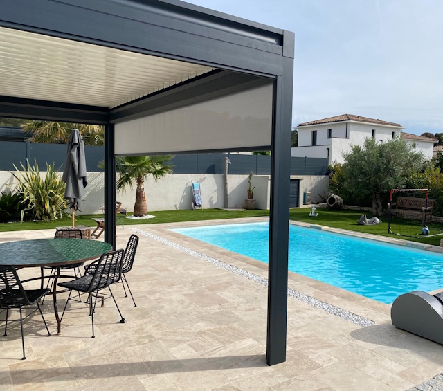 pergola bioclimatique sur mesure Bouches-du-Rhône Gard Vaucluse - Fenêtre sur les Alpilles