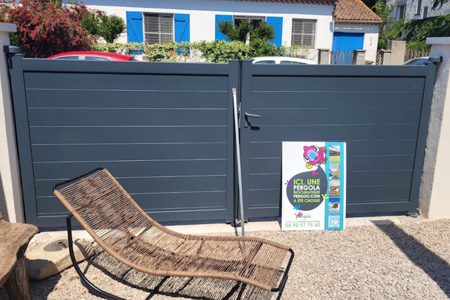 portail sur mesure - Fenêtre sur les Alpilles