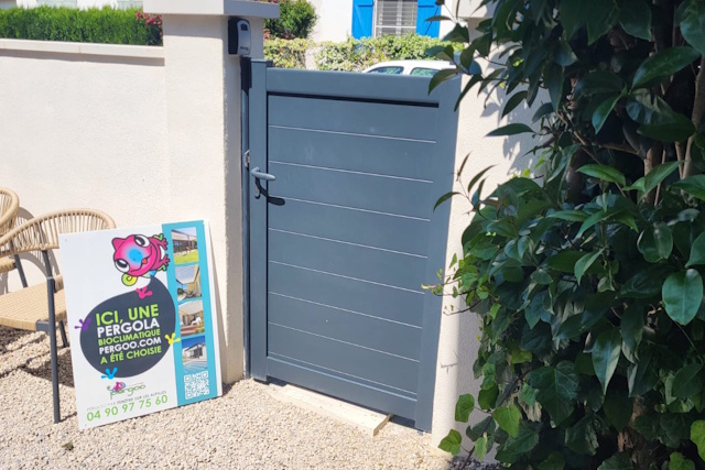 portillon aluminium - Fenêtre sur les Alpilles