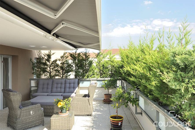 store banne sur mesure - Fenêtre sur les Alpilles