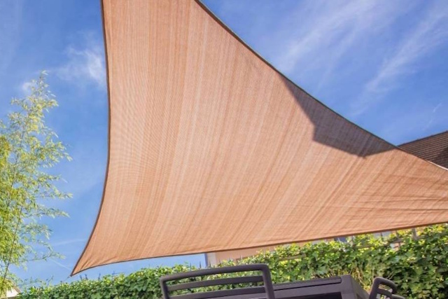 voile ombrage protection solaire - Fenêtre sur les Alpilles