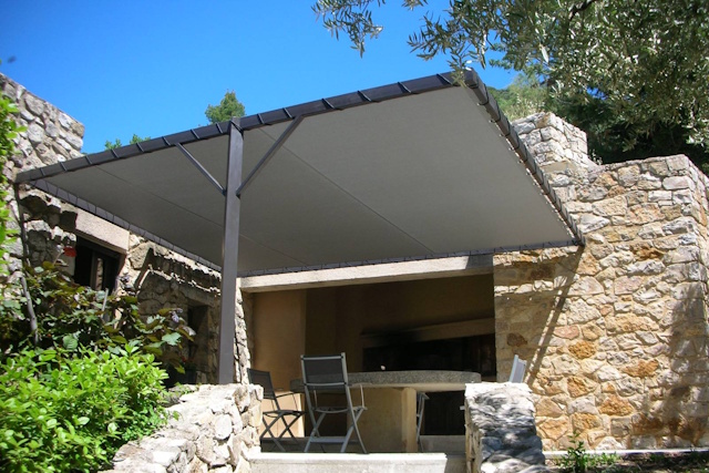 voile ombrage sur mesure Bouches-du-Rhône Vaucluse Gard - Fenêtre sur les Alpilles
