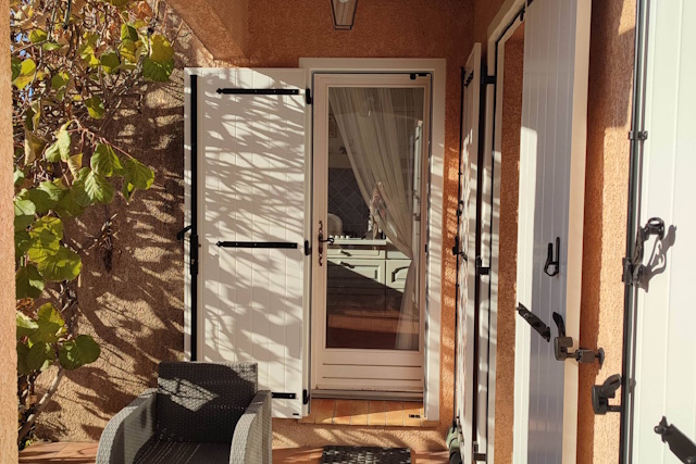 volets battants alu - Fenêtre sur les Alpilles