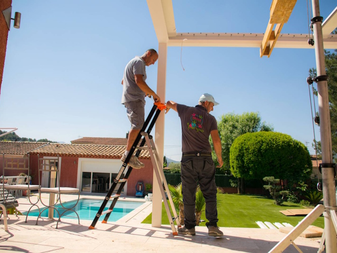 équipe de pose - Fenêtre sur les Alpilles