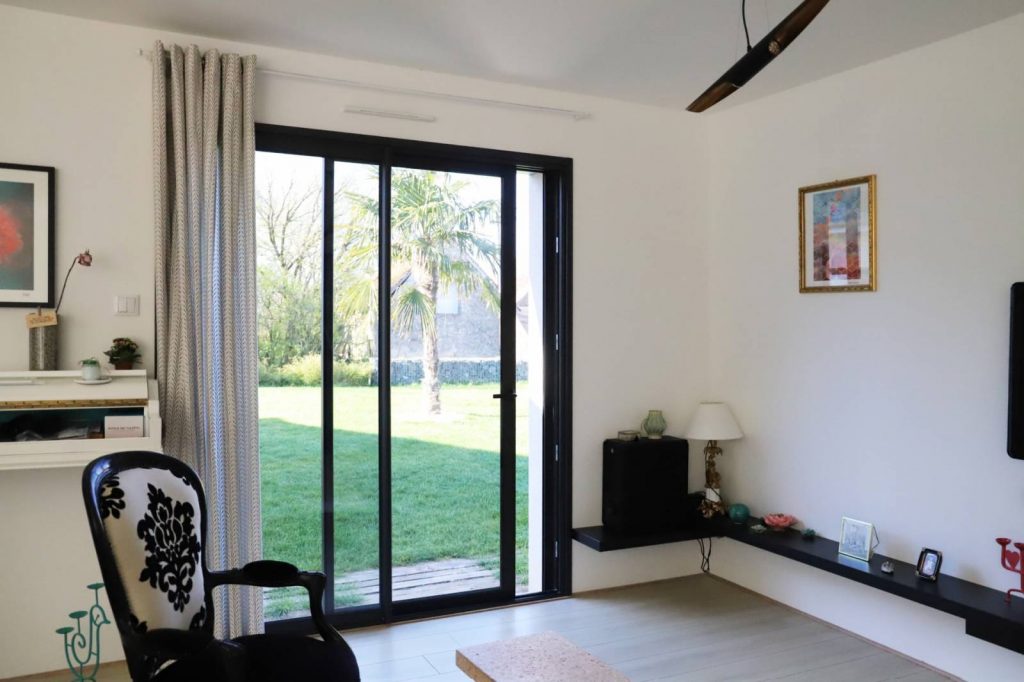 ouverture baie vitrée aluminium sur mesure Bouches-du-Rhône Vaucluse Gard - Fenêtre sur les Alpilles