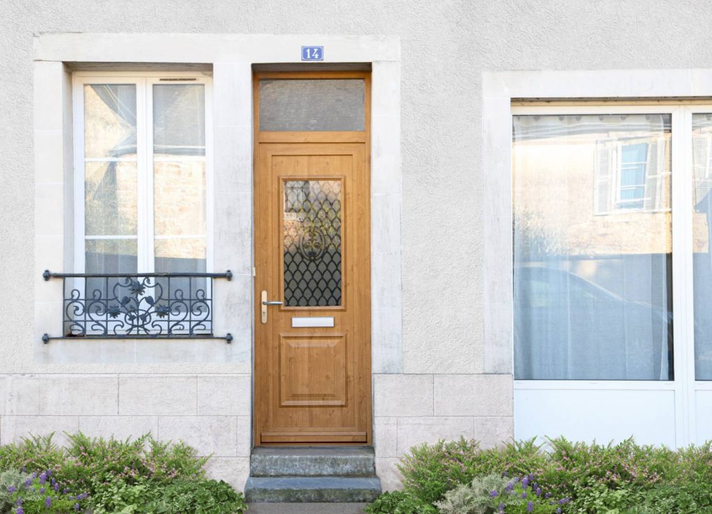 ouverture porte entrée bois sur mesure Bouches-du-Rhône Vaucluse Gard - Fenêtre sur les Alpilles