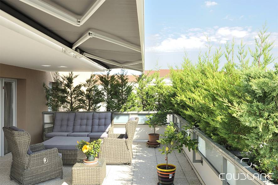 store banne sur mesure Bouches-du-Rhône 13 - Fenêtre sur les Alpilles