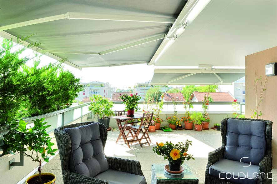 store banne sur mesure Bouches-du-Rhône Vaucluse Gard - Fenêtre sur les Alpilles