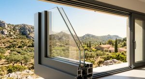 Face aux canicules en Provence (13, 84, 30) : Quel vitrage choisir pour vos baies vitrées coulissantes sur mesure ?