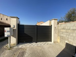 portail battant aluminium sur mesure Bouches-du-Rhône Vaucluse Gard
